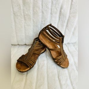 Women’s Sandals, Size 8W